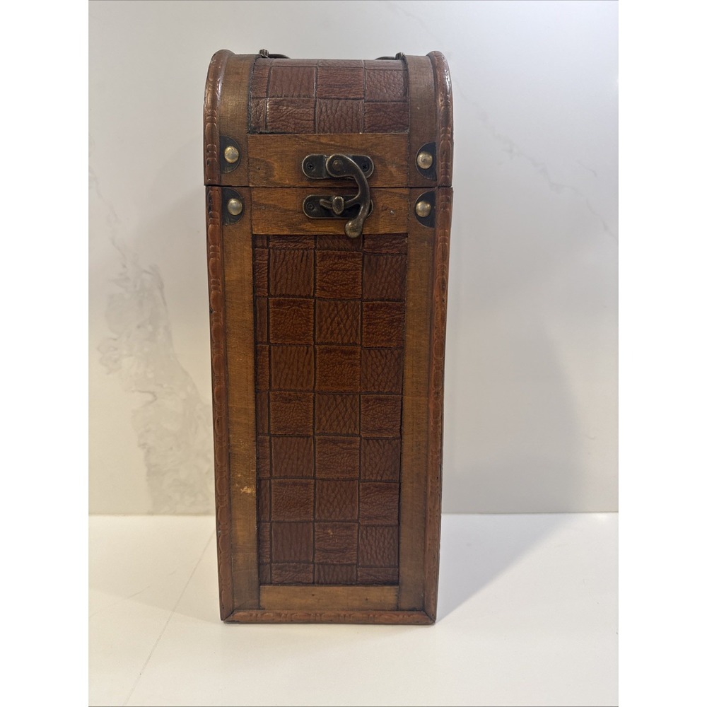 Wine Caddy Carrier, Gift Case. Wood And Leather Type Decorative Insert